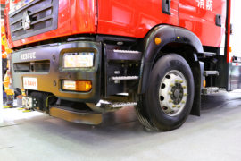 三一汕德卡底盘消防车&nbsp;消防车底盘图片