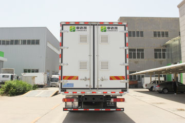 福田欧航底盘 畜禽运输车外观图片