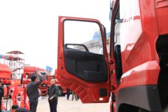 东风新疆 畅行D7V 460马力 6X4 牵引车(DFV4258GP6N)