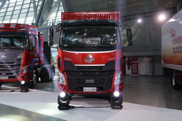 东风柳汽 乘龙H5重卡 270马力 6X2 8.6米翼开启厢式载货车(后桥400)(LZ5250XYKH5CC1)