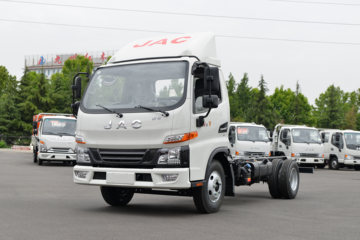 江淮 骏铃V5 116马力 4.18米单排厢式轻卡(速比4.875)(HFC5041XXYP52K3C2V)