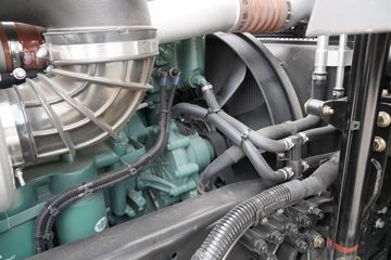 һ����� J7�ؿ� 560���� 8X4 9.5��AMT�Զ�����ʽ�ػ���(����)(CA5310XXYP77K24T4E6)ͼƬ