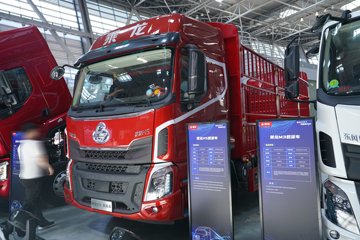 东风柳汽 乘龙H5 270马力 4X2 6.8米仓栅式载货车(LZ5180CCYH5AC1)