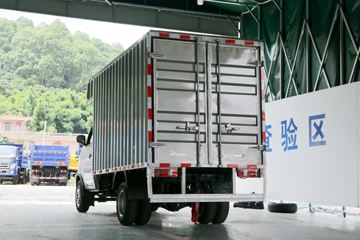 长安跨越 新豹T5 标准版 1.5L 汽油 112马力 3.2米单排仓栅式微卡(国六)(SC5031CCYNGD6A3)外观图片