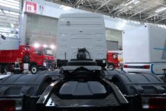 东风柳汽 乘龙T7C生活舱 600马力 6X4 AMT自动挡牵引车(国六)