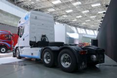 东风柳汽 乘龙T7C生活舱 600马力 6X4 AMT自动挡牵引车(国六)