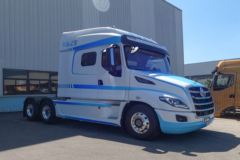 东风柳汽 乘龙T7L生活舱 600马力 6X4 AMT自动挡牵引车(国六)