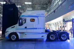 东风柳汽 乘龙T7L生活舱 600马力 6X4 AMT自动挡牵引车(国六)