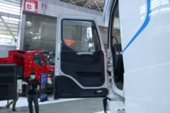 东风柳汽 乘龙T7C生活舱 600马力 6X4 AMT自动挡牵引车(国六)