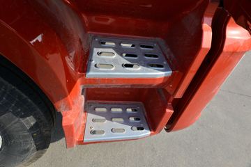 һ����� J6L�п� ��Ӣ�� 240���� 4X2 6.75�ײ�դʽ�ػ���(CA5180CCYP62K1L4A1E5)ͼƬ