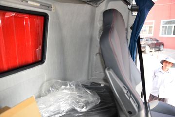 һ����� J6L�п� ��Ӣ�� 240���� 4X2 6.75�ײ�դʽ�ػ���(CA5180CCYP62K1L4A1E5)ͼƬ