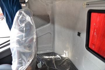 һ����� J6L�п� ��Ӣ�� 240���� 4X2 6.75�ײ�դʽ�ػ���(CA5180CCYP62K1L4A1E5)ͼƬ