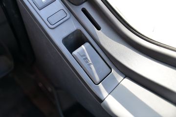 һ����� J6L�п� ��Ӣ�� 240���� 4X2 6.75�ײ�դʽ�ػ���(CA5180CCYP62K1L4A1E5)ͼƬ