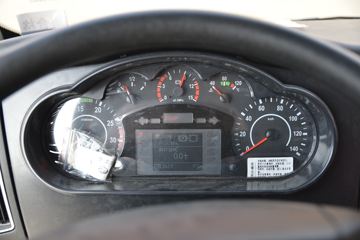 一汽解放 J6L中卡 质惠版绿通 240马力 4X2 6.8米厢式载货车(国六)(CA5180XXYP62K1L4A2E6)驾驶室图片