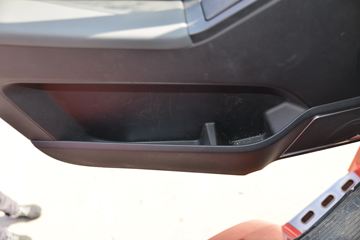 һ����� J6L�п� ��Ӣ�� 240���� 4X2 6.75�ײ�դʽ�ػ���(CA5180CCYP62K1L4A1E5)ͼƬ