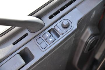 һ����� J6L�п� ��Ӣ�� 240���� 4X2 6.75�ײ�դʽ�ػ���(CA5180CCYP62K1L4A1E5)ͼƬ