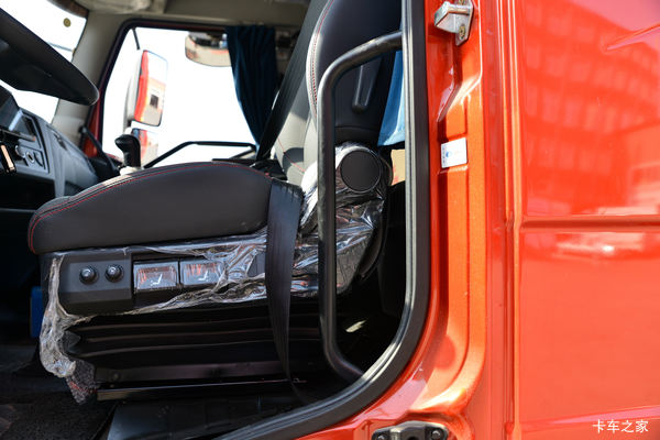 一汽解放J6L线上优惠6千元活动火热进行中,数量有限先到先得!