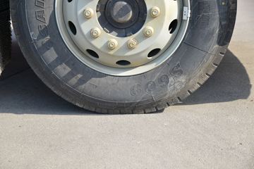 һ����� J6L�п� ��Ӣ�� 240���� 4X2 6.75�ײ�դʽ�ػ���(CA5180CCYP62K1L4A1E5)ͼƬ