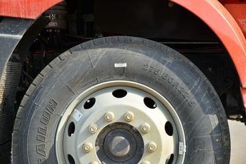 һ����� J6L�п� ��Ӣ�� 240���� 4X2 6.75�ײ�դʽ�ػ���(CA5180CCYP62K1L4A1E5)ͼƬ