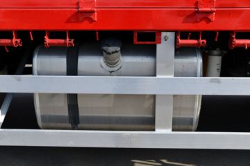 һ����� J6L�п� ��Ӣ�� 240���� 4X2 6.75�ײ�դʽ�ػ���(CA5180CCYP62K1L4A1E5)ͼƬ