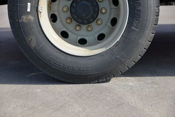 һ����� J6L�п� ��Ӣ�� 240���� 4X2 6.75�ײ�դʽ�ػ���(CA5180CCYP62K1L4A1E5)ͼƬ