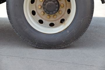 һ����� J6L�п� ��Ӣ�� 240���� 4X2 6.75�ײ�դʽ�ػ���(CA5180CCYP62K1L4A1E5)ͼƬ