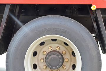 һ����� J6L�п� ��Ӣ�� 240���� 4X2 6.75�ײ�դʽ�ػ���(CA5180CCYP62K1L4A1E5)ͼƬ