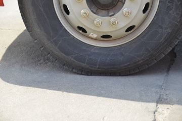 һ����� J6L�п� ��Ӣ�� 240���� 4X2 6.75�ײ�դʽ�ػ���(CA5180CCYP62K1L4A1E5)ͼƬ