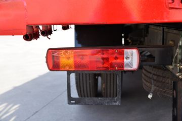 һ����� J6L�п� ��Ӣ�� 240���� 4X2 6.75�ײ�դʽ�ػ���(CA5180CCYP62K1L4A1E5)ͼƬ