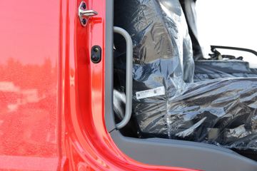 ���� ����˹V9 220���� 4X2 6.8�ײ�դʽ�ػ���(HFC5180CCYB90K2E2S)ͼƬ