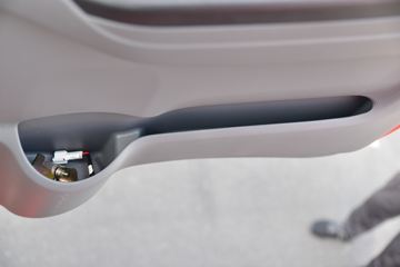 ���� ����˹V9 220���� 4X2 6.8�ײ�դʽ�ػ���(HFC5180CCYB90K2E2S)ͼƬ