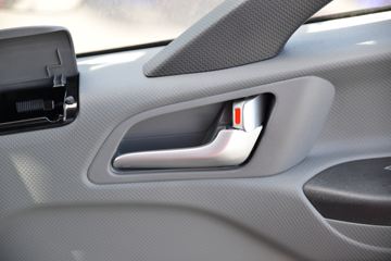 ���� ����˹V9 220���� 4X2 6.8�ײ�դʽ�ػ���(HFC5180CCYB90K2E2S)ͼƬ