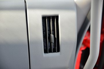 ���� ����˹V9 220���� 4X2 6.8�ײ�դʽ�ػ���(HFC5180CCYB90K2E2S)ͼƬ