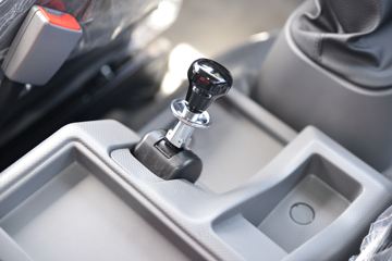 ���� ����˹V9 220���� 4X2 6.8�ײ�դʽ�ػ���(HFC5180CCYB90K2E2S)ͼƬ