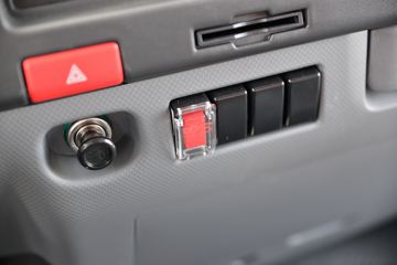 ���� ����˹V9 220���� 4X2 6.8�ײ�դʽ�ػ���(HFC5180CCYB90K2E2S)ͼƬ