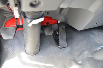 ���� ����˹V9 220���� 4X2 6.8�ײ�դʽ�ػ���(HFC5180CCYB90K2E2S)ͼƬ