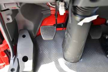 ���� ����˹V9 220���� 4X2 6.8�ײ�դʽ�ػ���(HFC5180CCYB90K2E2S)ͼƬ