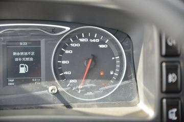 ���� ����˹V9 220���� 4X2 6.8�ײ�դʽ�ػ���(HFC5180CCYB90K2E2S)ͼƬ