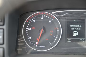 ���� ����˹V9 220���� 4X2 6.8�ײ�դʽ�ػ���(HFC5180CCYB90K2E2S)ͼƬ