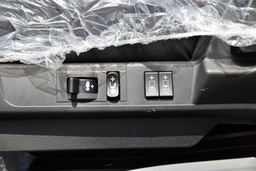 ���� ����˹V9 220���� 4X2 6.8�ײ�դʽ�ػ���(HFC5180CCYB90K2E2S)ͼƬ