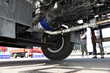 ���� ����˹V9 220���� 4X2 6.8�ײ�դʽ�ػ���(HFC5180CCYB90K2E2S)ͼƬ