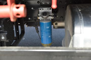 ���� ����˹V9 220���� 4X2 6.8�ײ�դʽ�ػ���(HFC5180CCYB90K2E2S)ͼƬ