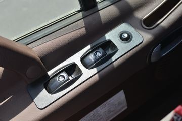 ���� �����A5L�п� 220���� 4X2 6.8����ʽ�ػ���(HFC5181XXYP3K2A50S2V)ͼƬ