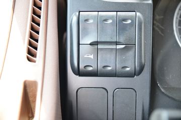 ���� �����A5L�п� 220���� 4X2 6.8�ײ�դʽ�ػ���(HFC5181CCYP3K2A50S2HV)ͼƬ