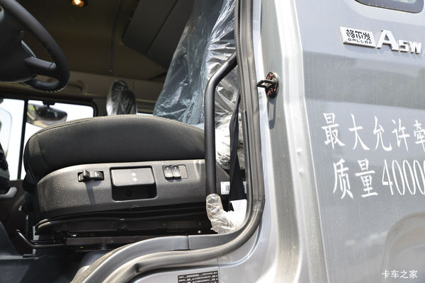 买全系国六牵引车,就送新能源小轿车一辆!