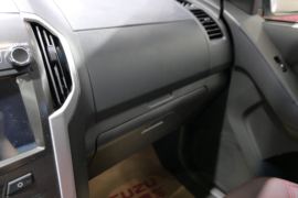 五十铃达咖TAGA&nbsp;皮卡驾驶室                                               图片