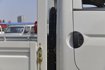 �������� ��X1 2.0L 133���� ���� 4X2 3.95�׵�������΢��(����)(KMC1039QA318D6)ͼƬ