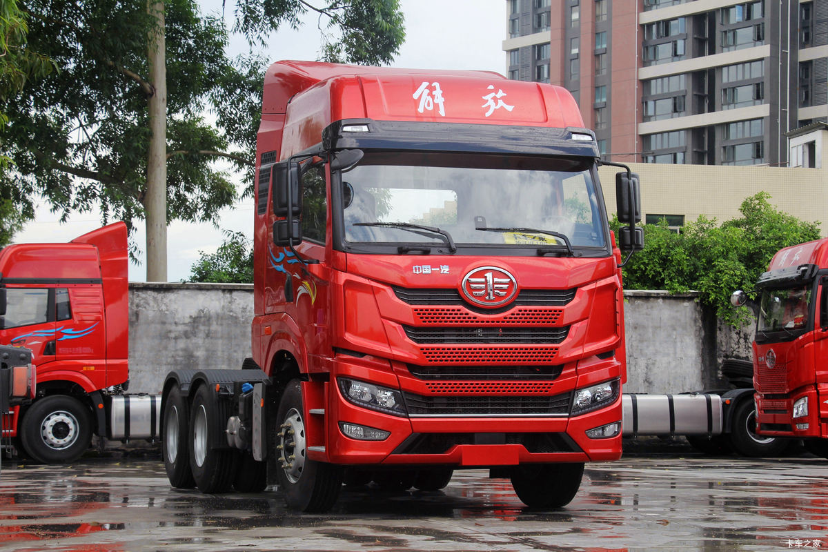 青岛解放 悍VH 460马力 6X4 LNG牵引车(国六)(1350L)