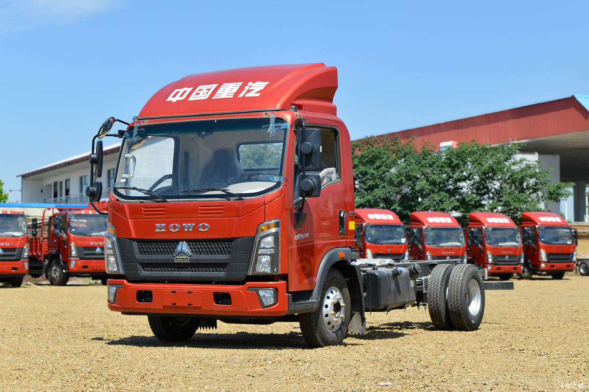 中国重汽HOWO 统帅 160马力 4X2 4.15米单排仓栅轻卡(万里扬6挡)