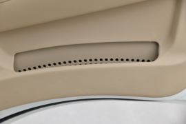 飞碟奥驰底盘&nbsp;垃圾运输车驾驶室图片